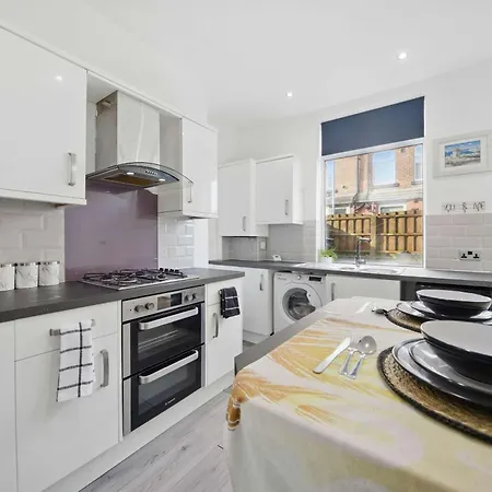 Holiday home 3 Bedroom House Near Leeds Center *