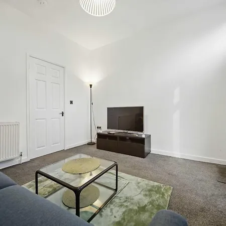 3 Bedroom House Near Leeds Center Holiday home