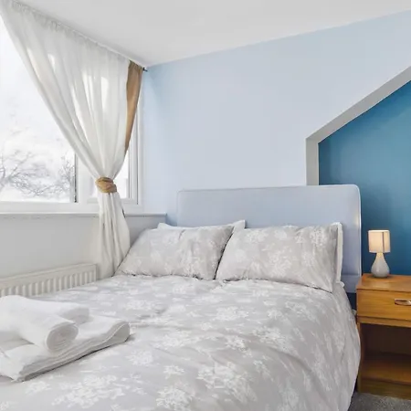 Holiday home 3 Bedroom House Near Leeds Center *