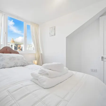 3 Bedroom House Near Center 別荘 リーズ