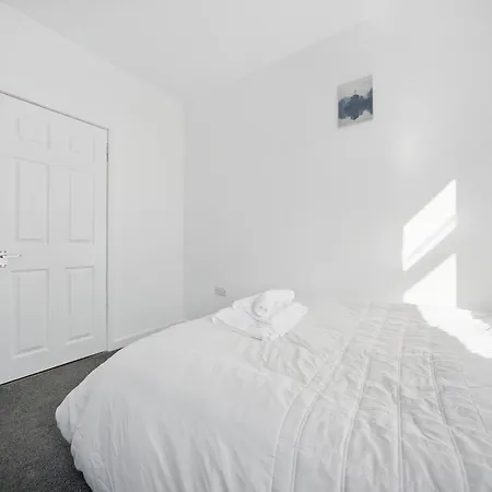 بيت للعطل 3 Bedroom House Near Center ليدز