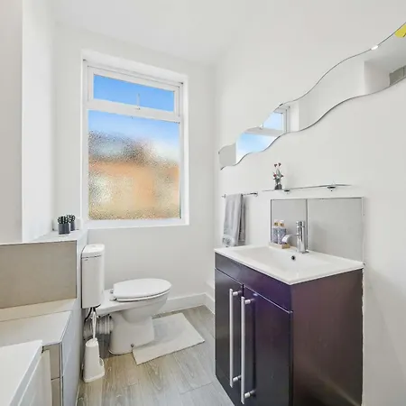 3 Bedroom House Near Leeds Center * Leeds (West Yorkshire)