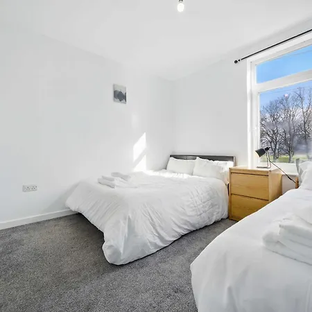 3 Bedroom House Near Leeds Center Leeds (West Yorkshire)