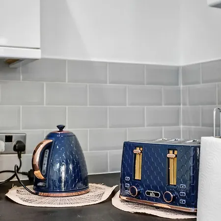 3 Bedroom House Near Center * ليدز