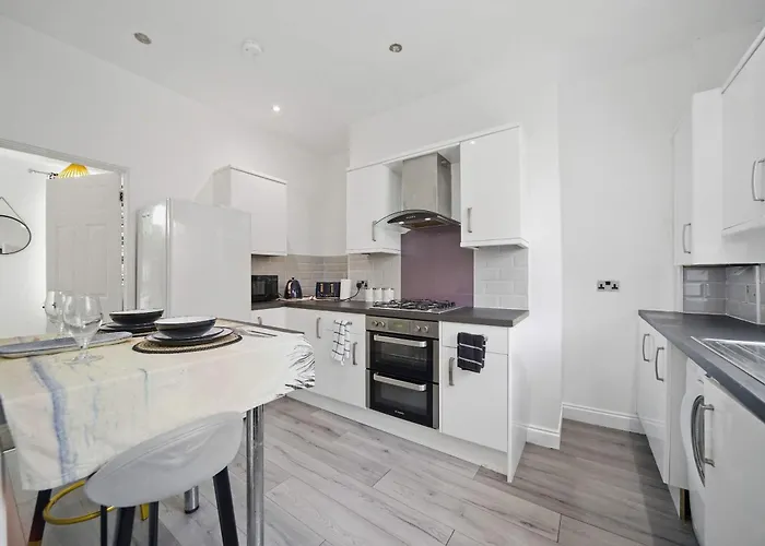 3 Bedroom House Near Center * Leeds (West Yorkshire)