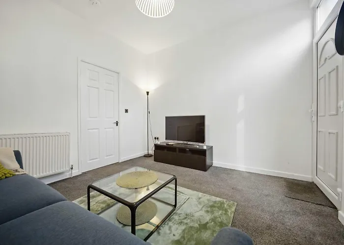 3 Bedroom House Near Center Holiday home