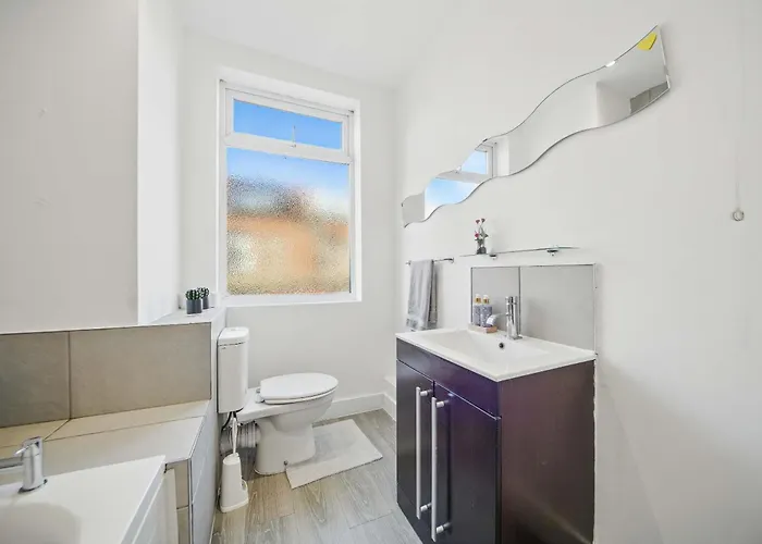 3 Bedroom House Near Center * Leeds (West Yorkshire)