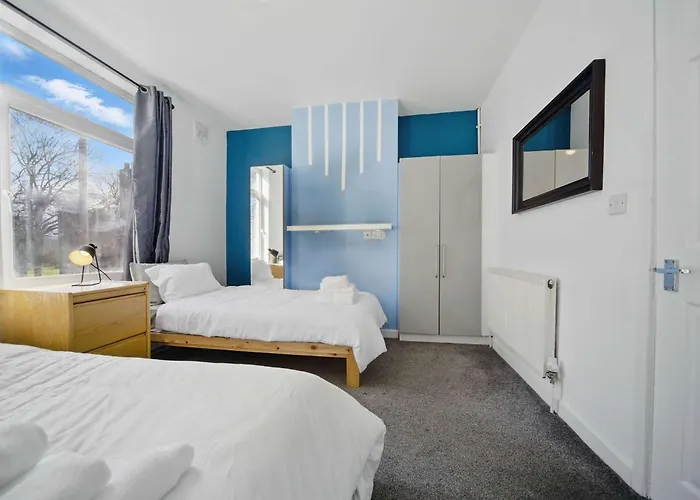 Holiday home 3 Bedroom House Near Center