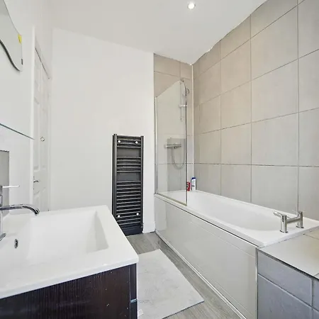 度假居 3 Bedroom House Near Center *