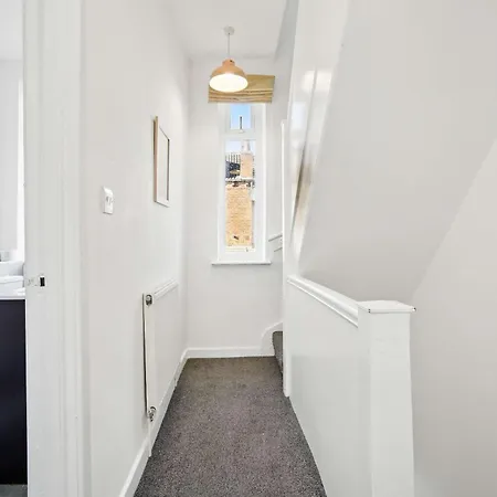 度假居 3 Bedroom House Near Center *