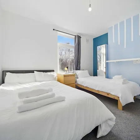 3 Bedroom House Near Center 度假居 *