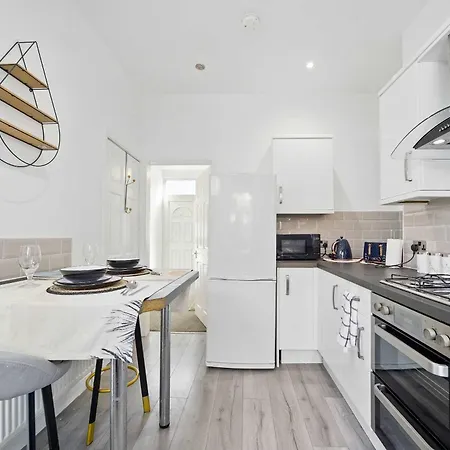 3 Bedroom House Near Center 度假居