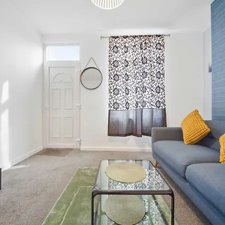 3 Bedroom House Near Center * 利兹