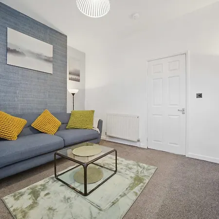 3 Bedroom House Near Center * 利兹