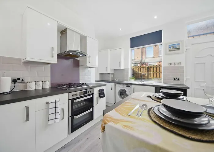 Будинок відпочинку 3 Bedroom House Near Center *