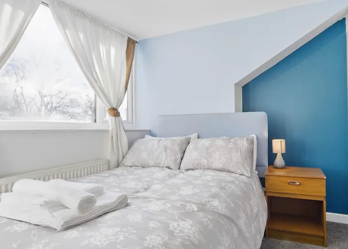 Будинок відпочинку 3 Bedroom House Near Center *