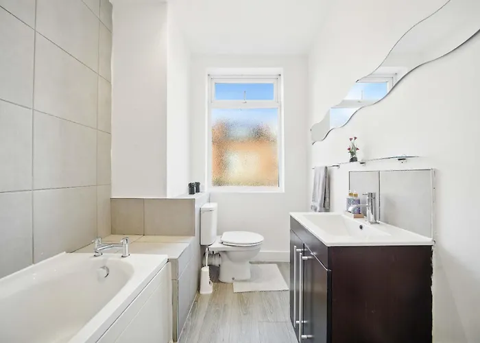 Будинок відпочинку 3 Bedroom House Near Center Лідс