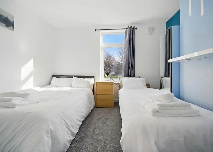 Будинок відпочинку 3 Bedroom House Near Center Лідс