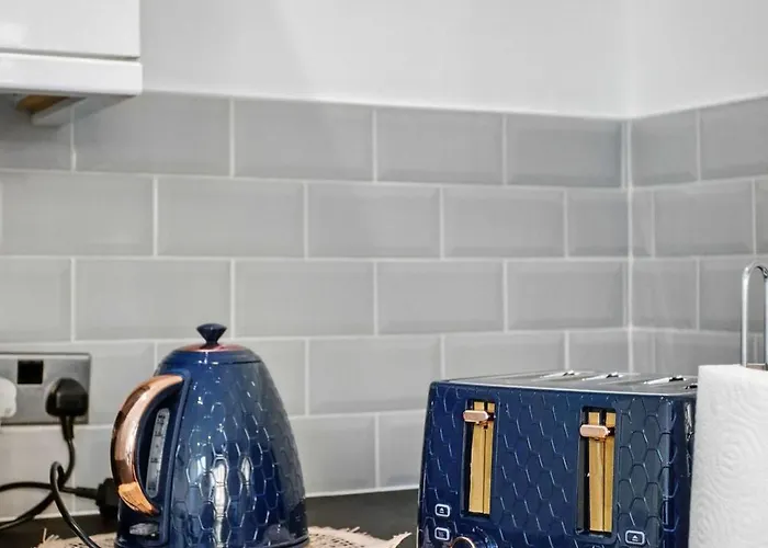 3 Bedroom House Near Center * Лідс